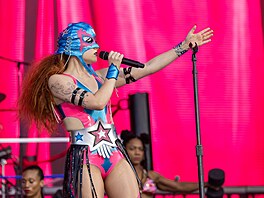 Chappell Roan v kostýmu superhrdinky na festivalu Lollapalooza (Chicago, 1....