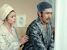 Eva Hude�ková a Petr Kostka ve filmu Co� takhle dát si �penát (1977)