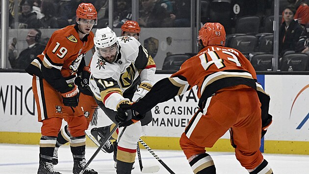 Nicolas Roy z Vegas stl pes brncho Drewa Hellesona z Anaheimu.