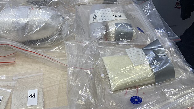 Zadren skupina vrobc a distributor pervitinu byla podle policie vysoce koordinovan a nebylo snadn ji odhalit. (2024)