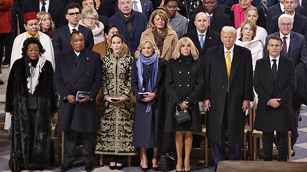 V sobotu se v Pa��i slavnostn� otev�ela katedr�la Notre-Dame, kterou p�ed v�ce ne� p�ti lety poni�il po��r. Na akci dorazila �ada sv�tov�ch l�dr�, v�etn� nov� zvolen�ho americk�ho prezidenta Donalda Trumpa, prezidenta Demokratick� republiky Kongo Denise Sassou Nguesso a jeho man�elky Antoinette. (7. prosince 2024)