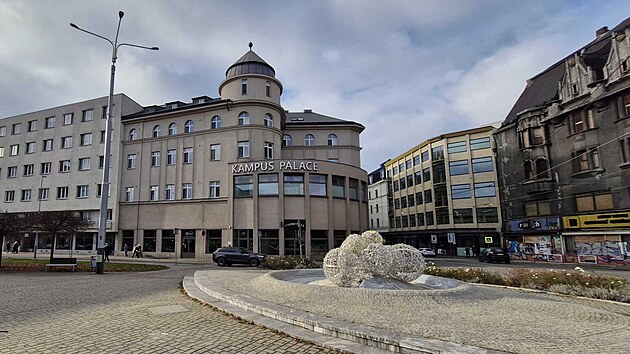 5. prosince 2024 byla po d�le ne� ro�n�m �sil� �sp�n� dokon�ena akvizice komplexu b�val�ho Hotelu Palace v Ostrav�, developerskou skupinou Antracit, kter� je sou��st� holdingu Purposia Group.