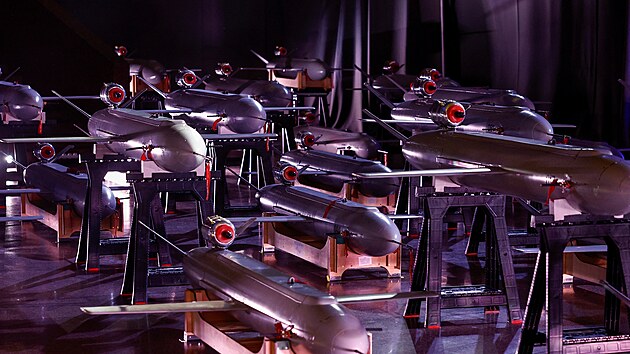 Ukrajina p�edstavila novou zbra� dom�c� v�roby, kter� m� podle n� dolet a� 700 kilometr� a kterou ozna�uje za dron-st�elu. (6. prosince 2024)