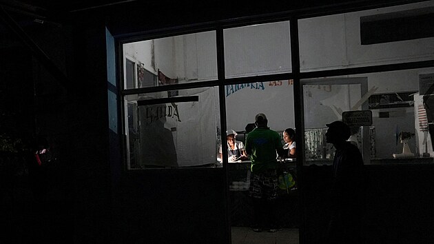 Budovy b�hem v�padku proudu v Havan� na Kub� (20. ��jna 2024)