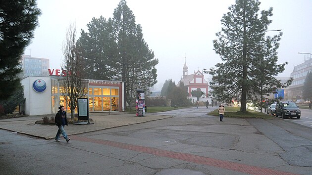 Velk zmna ek i plochu ped Santiniho kostelem Nejsvtj Trojice a jdelnou Vesna. Tam vznikne nov nmst.