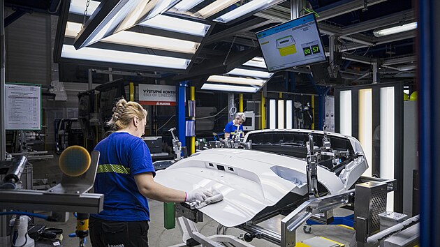 Výroba pátých dveří pro vůz Volkswagen ID.Buzz s elektrickým pohonem tvoří zatím jen zhruba deset procent produkce libereckého výrobce autodílů Magna Exteriors (Bohemia).