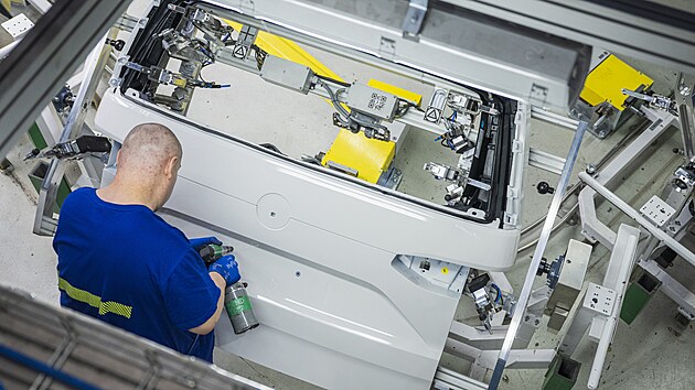 Výroba pátých dveří pro vůz Volkswagen ID.Buzz s elektrickým pohonem tvoří zatím jen zhruba deset procent produkce libereckého výrobce autodílů Magna Exteriors (Bohemia).