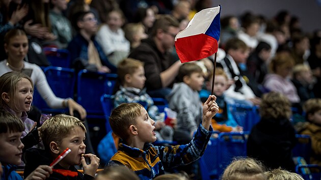 Basket Brno v�noval utk�n� ENBL �kolou povinn�m fanou�k�m. Ti se odvd��ili skv�lou atmosf�rou.