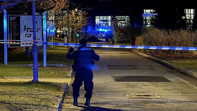 Policie uzavela okol Zpadoesk univerzity v Plzni (4. prosince 2024)