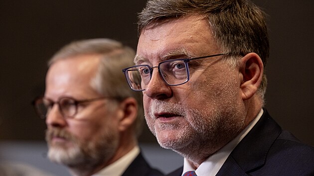 Premiér Petr Fiala a ministr financí Zbyn�k Stanjura po jednání na Pra�ském...