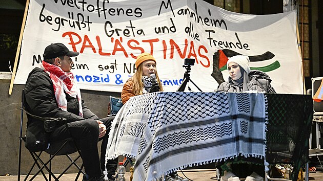 �v�dsk� klimatick� aktivistka Greta Thunbergov� vzbudila rozruch na propalestinsk� demonstraci v n�meck�m Mannheimu. (6. prosince 2024)