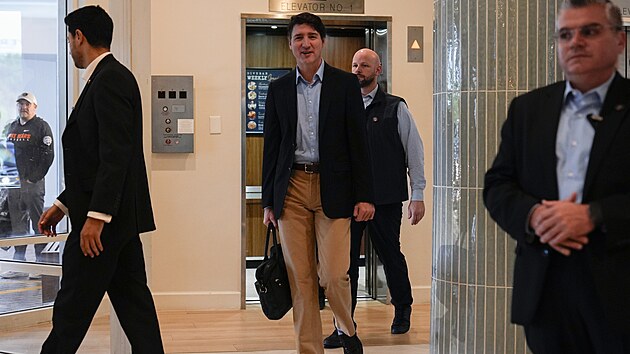 Kanadsk� premi�r Justin Trudeau v p�tek zav�tal na Floridu za zvolen�m americk�m prezidentem Donaldem Trumpem, kter� tento t�den pohrozil Kanad� 25procentn�m clem na v�voz do Spojen�ch st�t�. (30. listopadu 2024)