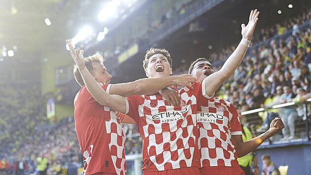 �esk� obr�nce Ladislav Krej�� se raduje z g�lu, kter� �pan�lsk� Giron� zajistil...