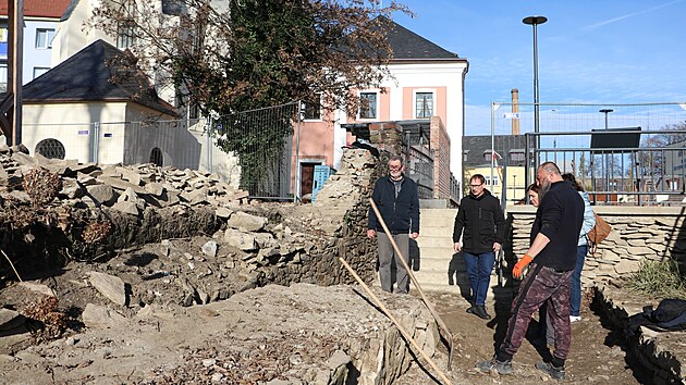 Siln povodov proud v Krnov poboil cennou stedovkou ze a pokodil i hradebn uliku s dlabou z nch valoun v centru msta. (2. prosince 2024)