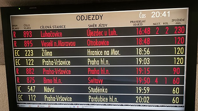 Vlaky nabraly nkolikahodinov zpodn.
