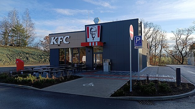 Nový nákupní park na východním okraji Havlíčkova Brodu nabízí více než deset obchodů a také vůbec první restauraci celosvětového řetězce rychlého občerstvení. O nové obchody je týden po otevření velký zájem.