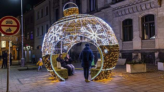 Ob�� ba�ka: Novinkou je i origin�ln� posezen� v Ra��nov� ulici.