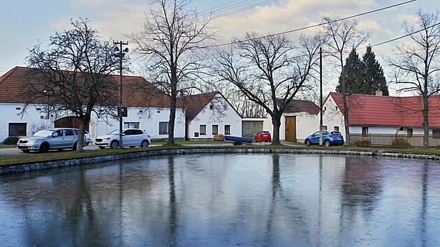 zem obce bylo obvno ji v dob pedhistorick, jak o tom svd pozstatky osdlen z doby bronzov, haltatsk a latnsk, zjitn asi kilometr jihovchodn od Lip. V lokalit U Zajka se nachz novji objeven haltatsk mohyla z osmho a estho stolet ped nam letopotem.