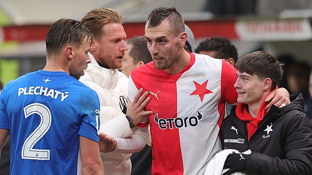Liberecký trenér Radoslav Ková� po zápase na Slavii konfrontoval mladého...