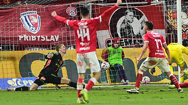 Gólová radost hrá�� Pardubic.
