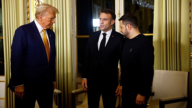 Pt americk prezident Donald Trump se v Pai seel s francouzskm prezidentem Emmanuelem Macronem a s ukrajinskm prezidentem Volodymyrem Zelenskm. (7. prosince 2024)