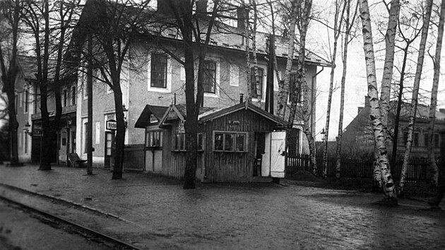 P�vodn� v�pravn� budova ve stanici Rokycany