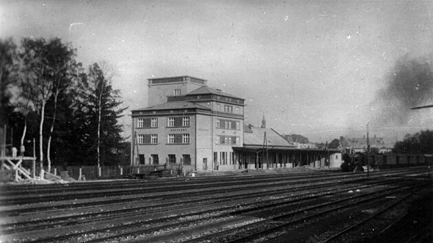 Novostavba v�pravn� budovy stanice Rokycany postaven� v roce 1931