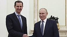Ruský prezident Vladimir Putin a bývalý syrský prezident Baár Asad pi setkání...