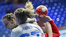 Nata�u Lovri�ovou ze Srbska brání Veronika Malá a Markéta Je�ábková.