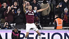 Tomá Souek slaví svj gól do sít Wolverhamptonu.