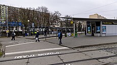 Dlouhé roky cestující marn� vyhlí�í, �e se dopravní uzel na Staré osad� prom�ní...
