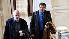 Ob�alovaný bývalý vedoucí brn�nské kriminální slu�by Vladimír Machala (vpravo)...