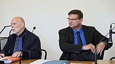 Obalovaný bývalý vedoucí brnnské kriminální sluby Vladimír Machala (vpravo)...