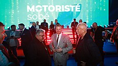 Europoslanec Filip Turek se na kongresu Motorist� stal jejich �estným...