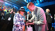 Europoslanec Filip Turek se na kongresu Motorist� stal jejich �estným...