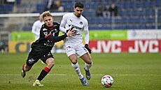 Merchas Doski ze Slovácka v souboji o mí� s Vojt�chem Sychrou z Pardubic.