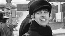 Ringo Starr na dobových záb�rech pou�itých v dokumentu Beatles �64