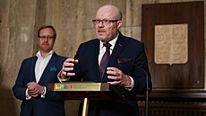 Ministr zdravotnictví Vlastimil Válek