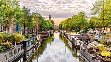 Jejich stavba pila na miliony, ale po svém dohotovení uetily v prbhu let...