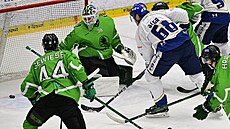 Kladenský Jaromír Jágr dává gól v utkání s Mladou Boleslaví.