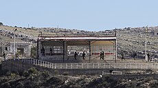 Izrael�tí vojáci st�e�í linii p�ím��í mezi Sýrií a Izraelem okupovanými...