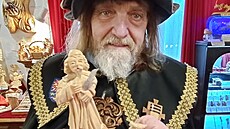 Jan Amos Komenský u� zaujal místo v d�ev�ném betlému lo�tického �ezbá�e...