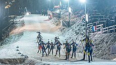 Biatlonistky nají�d�jí do stoupání v hromadném závod� v Kontiolahti