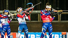 Markéta Davidová na st�elnici b�hem hromadného závodu v Kontiolahti