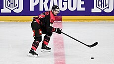 Nová sparanská posila Michael paek u puku pi svém debutu v Praze