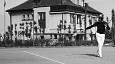 Vlasta Buriana na kurtu u své vily