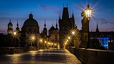 Výmna osvtlení na praském Karlov most