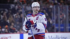 Obránce Jacob Trouba v dresu New York Rangers.