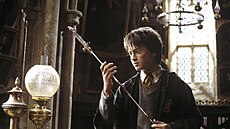 Harry Potter s Nebelvírovým me�em ve druhém dílu filmové �arod�jnické ságy. (1....