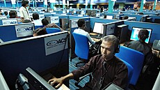 Zam�stnanci call centra na Filipínách (15. kv�tna 2008)